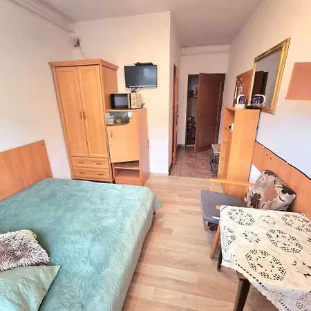 Kacperek W Centrum Willowa 4a *