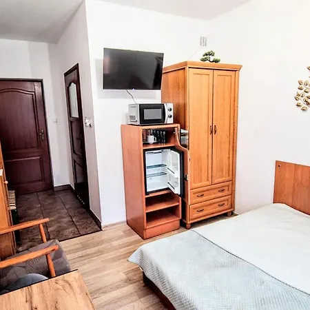 Kacperek W Centrum Willowa 4a *
