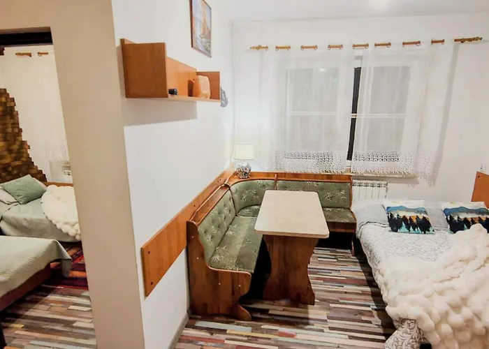 Kacperek W Centrum Willowa 4a *